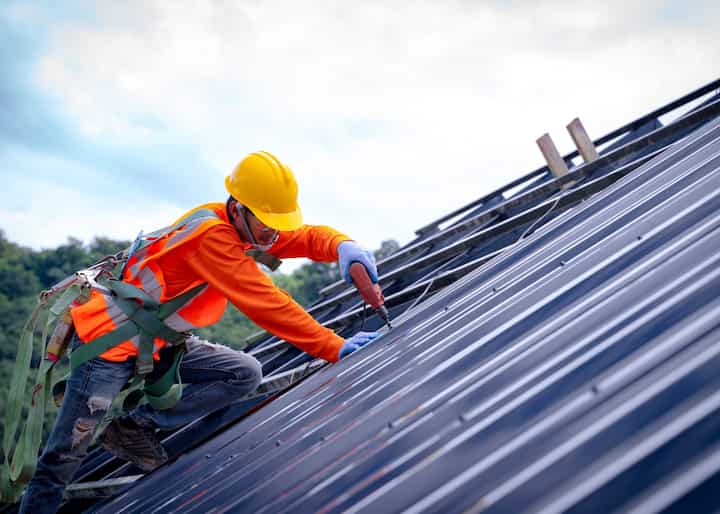 An expert roofer installs a modern metal roof on a home in Auburn, AL.